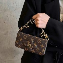 Louis Vuitton LV Leather Wallet Phone Bag Case With Chain Hand Holder For iPhone 16 Pro Max 15 Pro Max Luxury Designer Crossbody Card Holder Cover